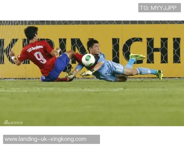 搞笑足球守门员视频合集笑到肚子疼的精彩瞬间大放送