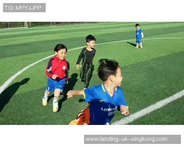 足球尤物的青春岁月与梦想追逐的激情故事